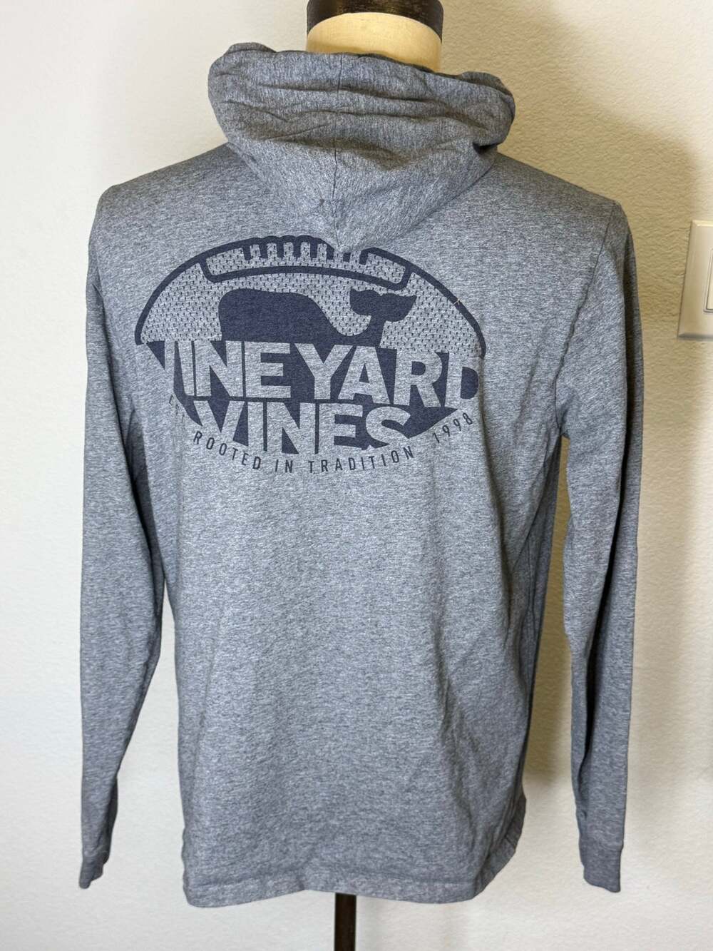 Vineyard Vines Football Graphic Pullover Hoodie Top Shirt Men M